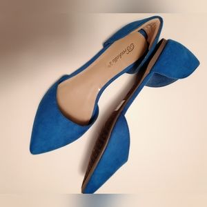 Like New! Blue pointed toe ballet flats